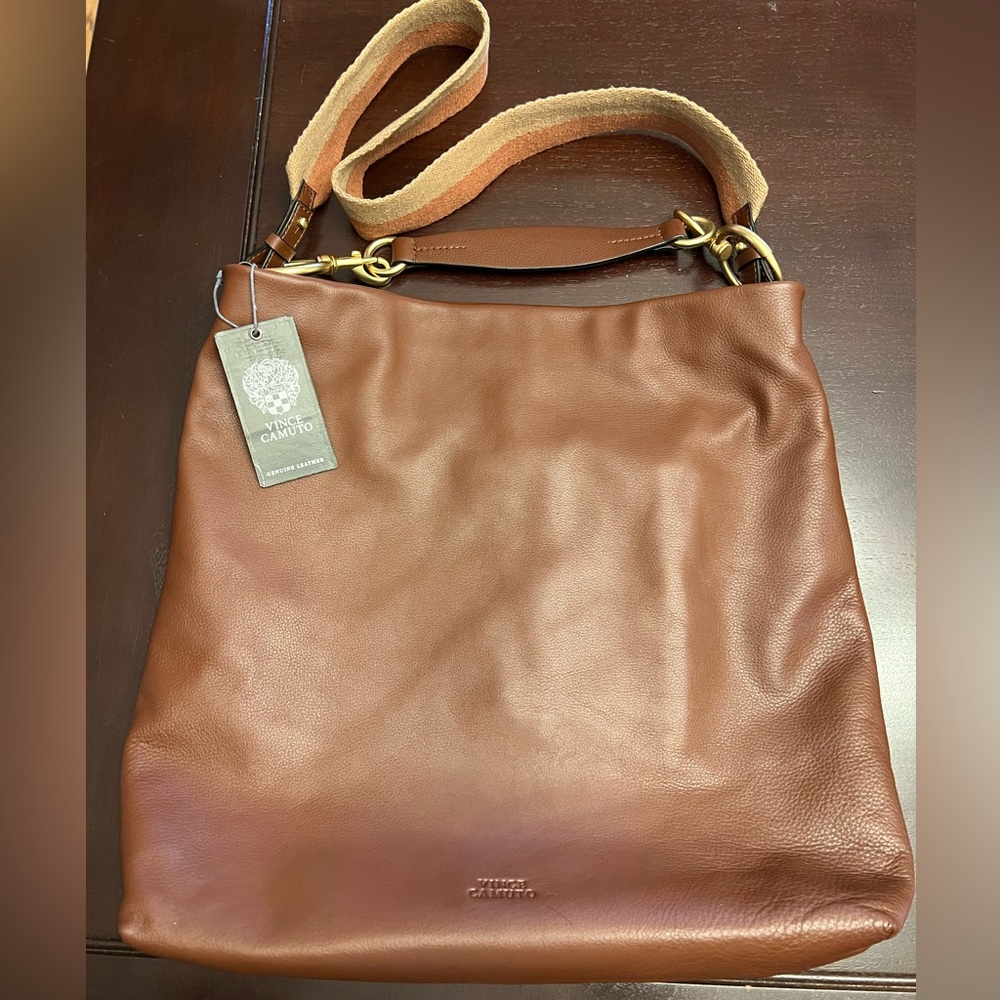 Vincent Camuto chocolate craving leather bag nwt
Suede inside.
Gorgeously soft